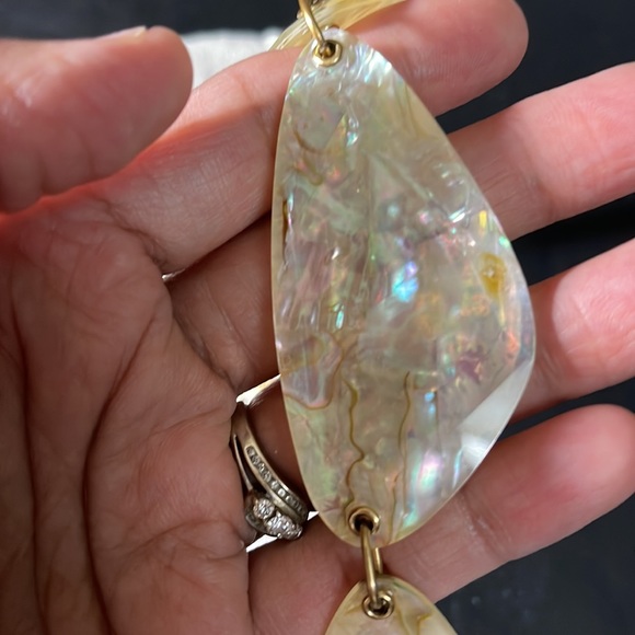 KENDRA SCOTT McKenna White Abalone Vintage Gold Tone Necklace w/Pouch NWT $168 - Picture 9 of 10